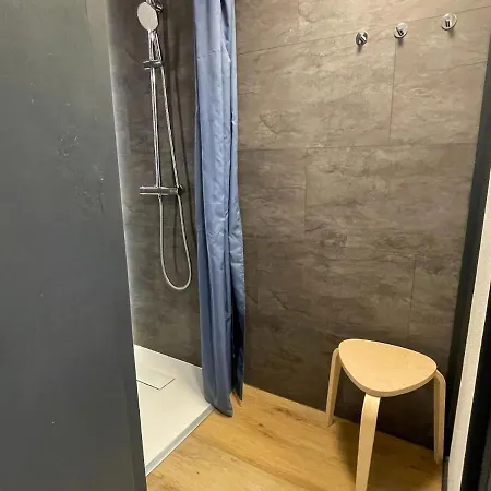 Spacious In With Hot Tub *
