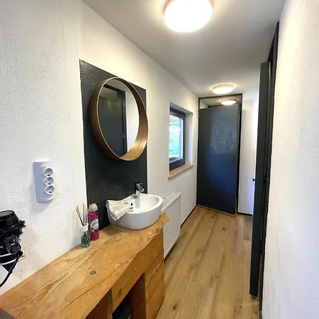 Spacious In With Hot Tub *