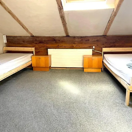 Spacious In With Hot Tub